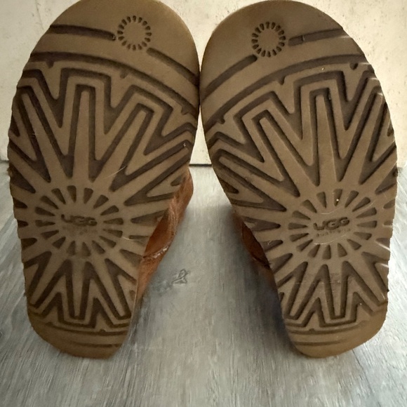 UGG Women’s Classic Short  Boots Chestnut Size 8 Fall Winter Cozy - Picture 6 of 11